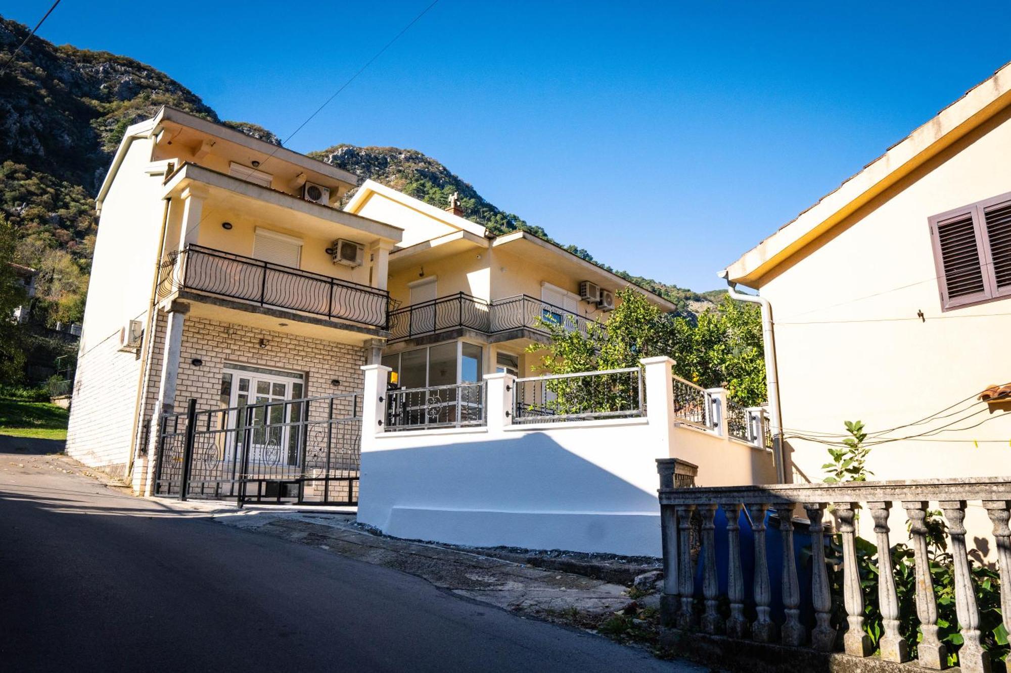 Bugi Apartment Kotor Exterior photo
