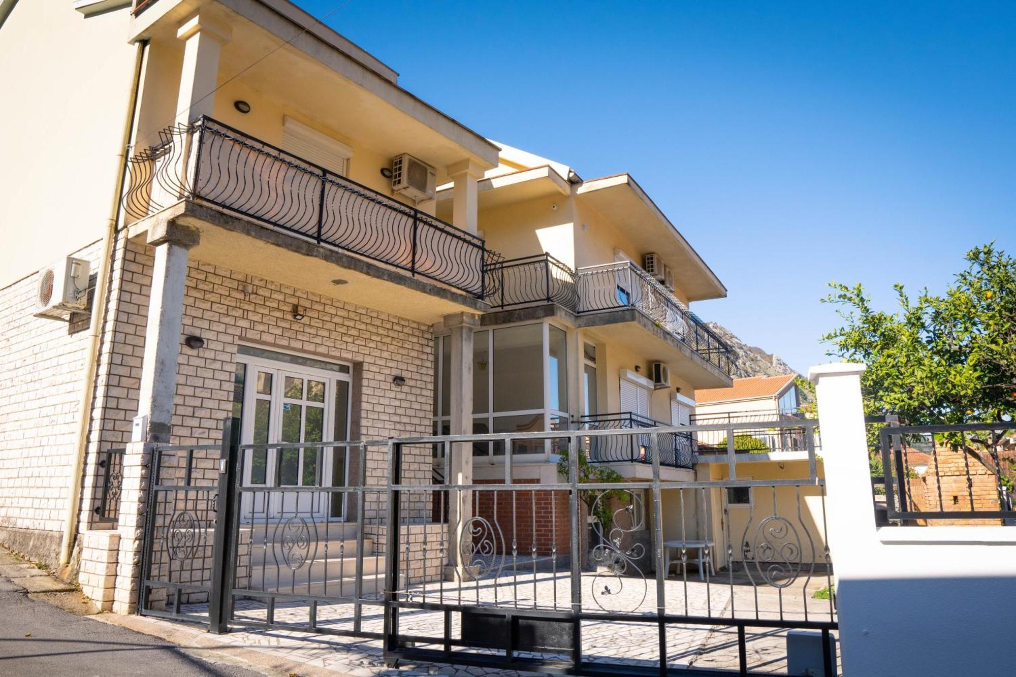 Bugi Apartment Kotor Exterior photo